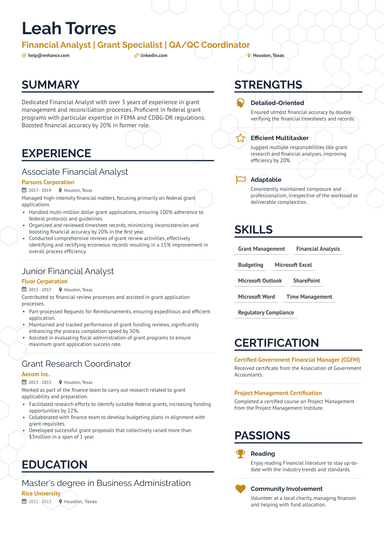 12 Financial Analyst Resume Examples & Guide for 2024