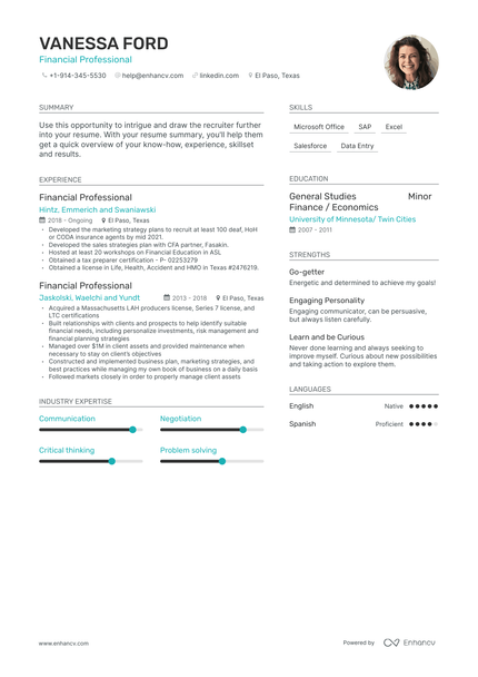 Financial Professional Resume Examples & Guide for 2023 (Layout, Skills ...