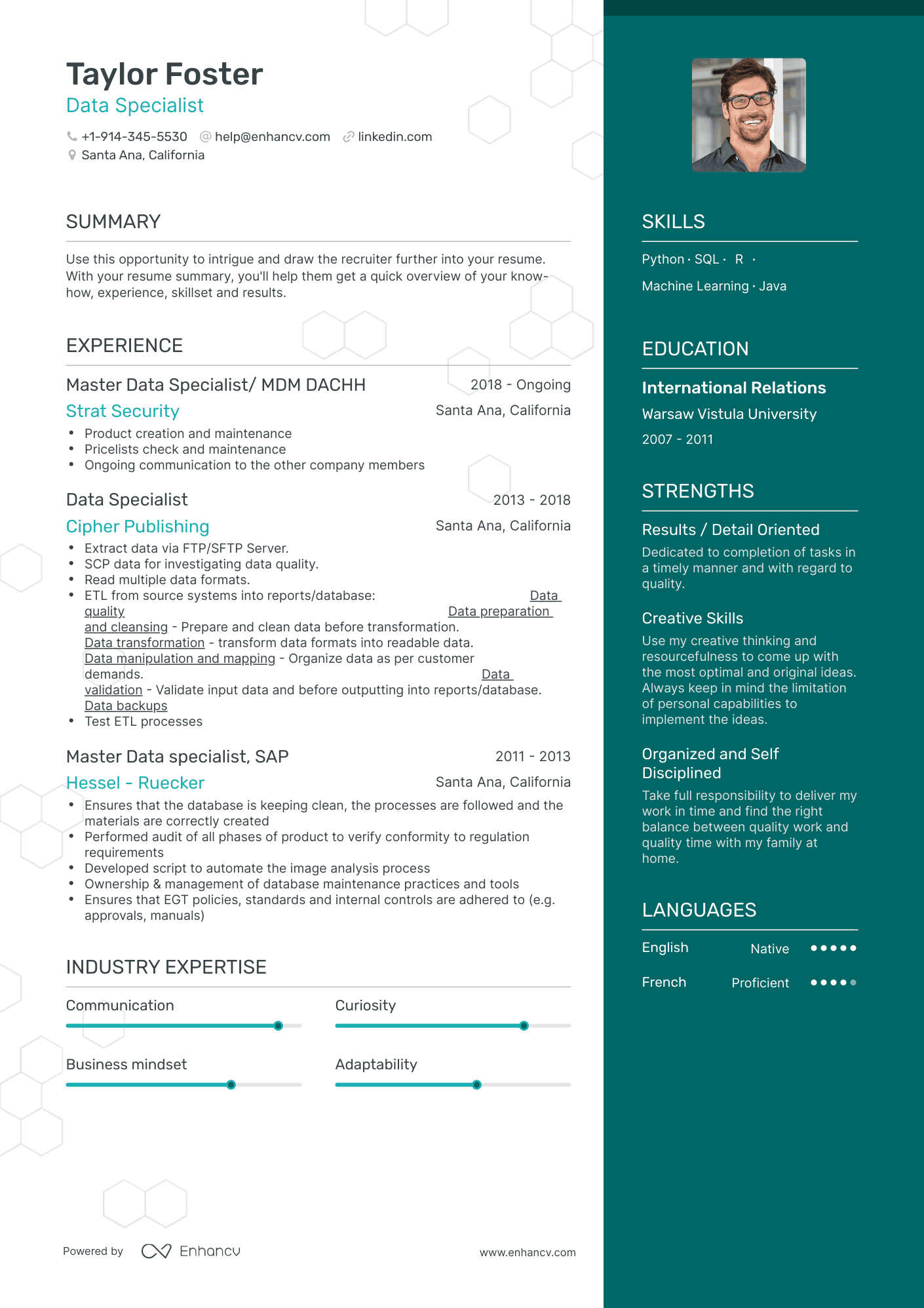 Data Specialist Resume Examples & Guide for 2023 (Layout, Skills ...