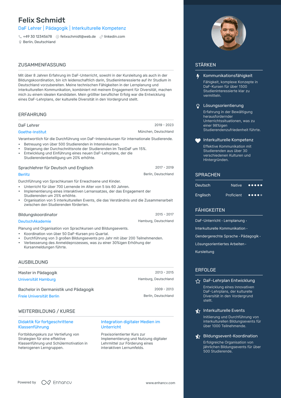 Blaue elegante Lebenslauf-Vorlage Eine zweispaltige Lebenslauf Vorlage mit einer breiteren Spalte für Berufserfahrung und einer schmaleren, blau gefärbten Spalte für Ihre Highlights.