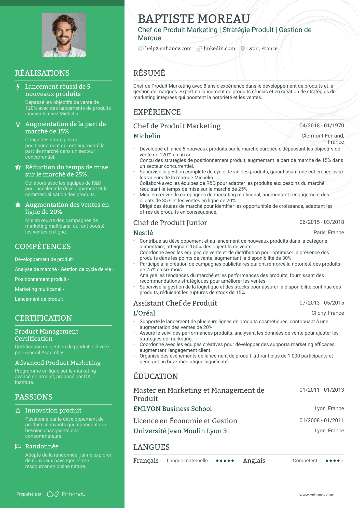 Exemple de CV professionnel de Baptiste Moreau, Chef de Produit Marketing, avec expérience en stratégie de marque et compétences en lancement de produits innovants.