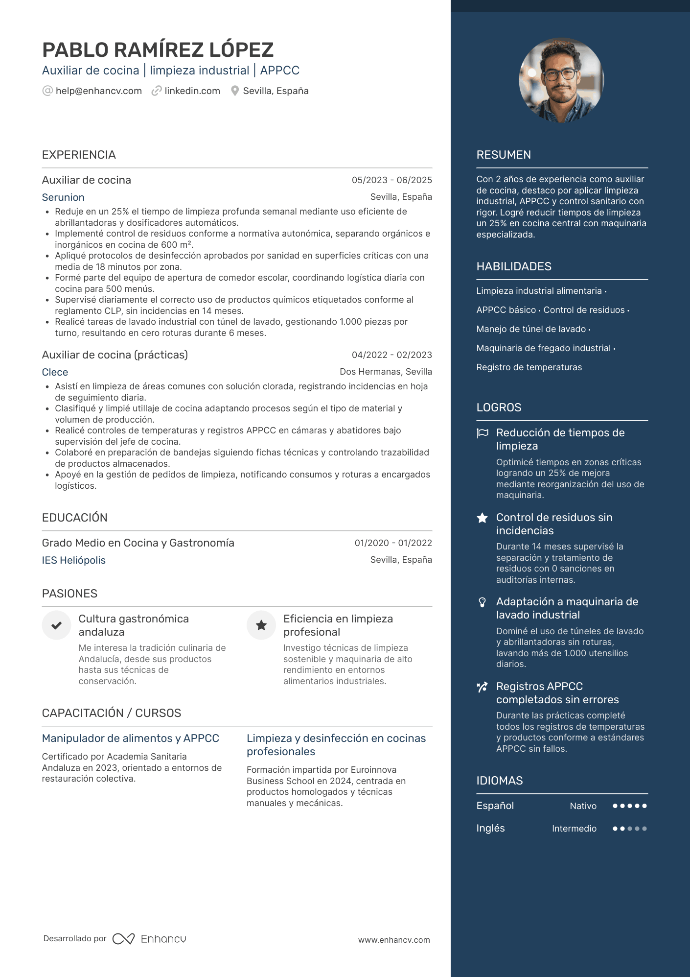 Ejemplo de currículum de auxiliar de cocina Resume Example