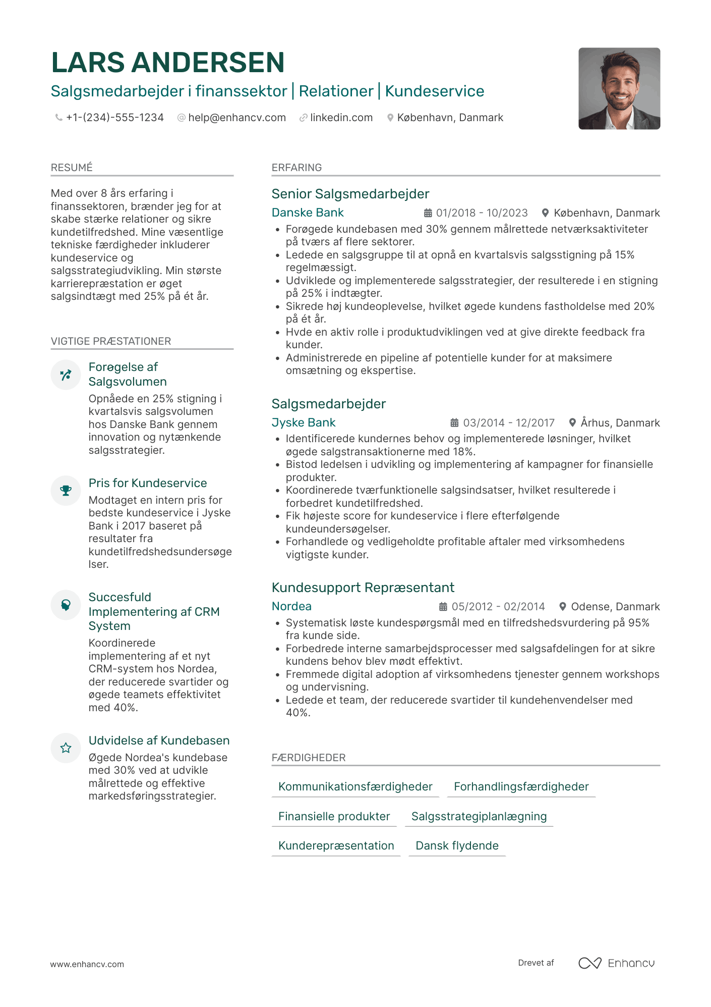 CV til Salgsmedarbejder i finanssektoren Resume Example