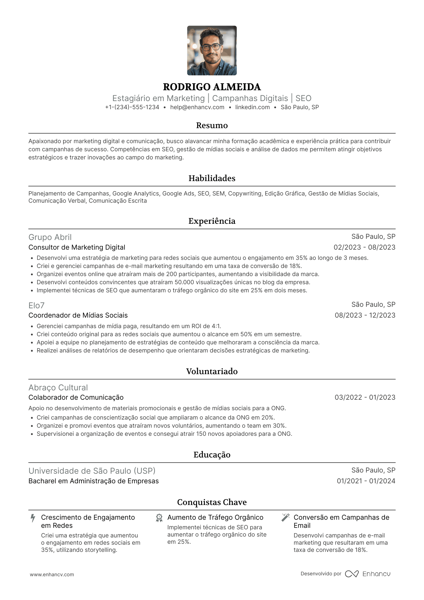 Currículo para estágio em marketing Resume Example